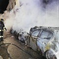 Inferno di fuoco a Bitonto: quattro auto incendiate in via de Ildaris