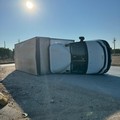 Camion si ribalta sul fianco sulla Bitonto-Giovinazzo. Traffico in tilt