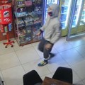 Armati di bastoni fuggono con l'incasso, rapina in un bar di Bitonto
