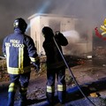 Prima il boato, poi le fiamme. Incendiato un box nell'ex scuola Modugno