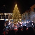 Grande partecipazione a Bitonto per l'accensione dell'albero di Natale