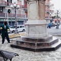 Ripulito da scritte e scarabocchi l’obelisco in piazza Della Noce