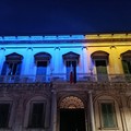 Palazzo di Città illuminato con i colori dell’Ucraina anche per il trentennale del 118