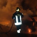 Auto in fiamme a Bitonto. Paura in via Berardi