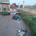 In via Burrone proseguono gli interventi di rimozione dei rifiuti abbandonati