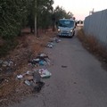 Sporcizia nelle campagne e in periferia, l'intervento di pulizia della Sanb