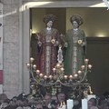 Santi Medici, arrivo dei pellegrini e uscita delle immagini danno avvio alla festa