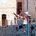 Pericolosi tuffi dall'alto: la sfida di ragazzi bitontini che può diventare tragedia