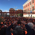 Tremila gilet arancioni hanno  "invaso " Bari. LA DIRETTA VIDEO