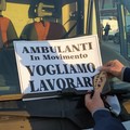 Ambulanti in protesta bloccano la SS16: fra loro tanti bitontini