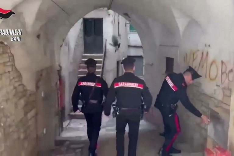 Blitz antidroga nel centro storico di Bitonto: 4 arresti, tra cui tre donne