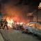 Inferno di fuoco a Bitonto: tre auto in fiamme in via Giotto, edifici evacuati