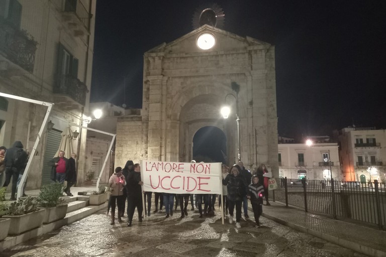 "Luci nel buio", a Bitonto un corteo per ricordare le vittime di femminicidio