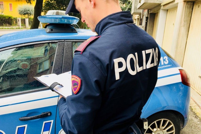 Bitonto: ruba gasolio da un autocarro: pregiudicato bitontino ... Po li zi a di stato