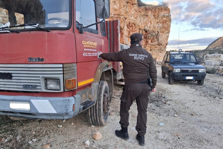 L'autocarro rubato ritrovato dalle Guardie Campestri