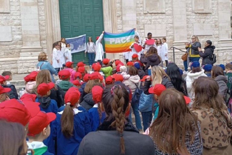 Flash mob per diritti infanzia