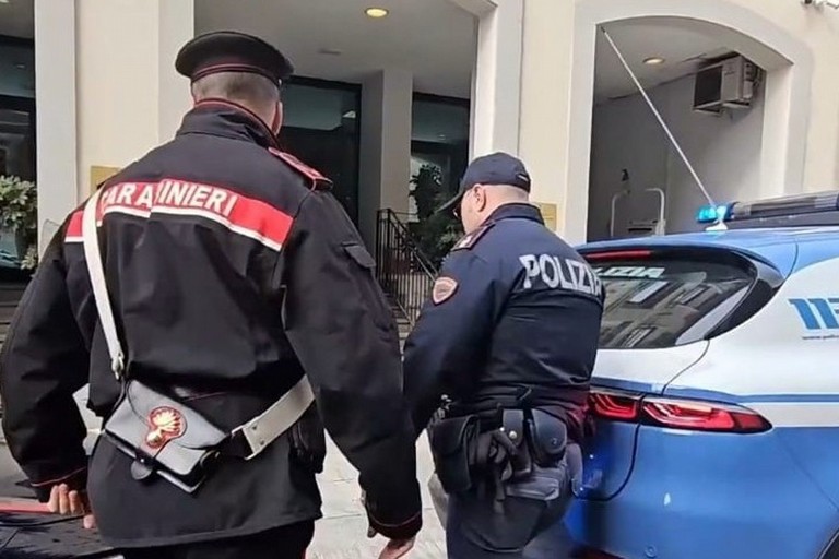 L'intervento dei Carabinieri e della Polizia di Stato