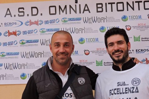 Il ds Rubini, a destra, con il tecnico Costantino. <span>Foto pagina facebook Omnia</span>