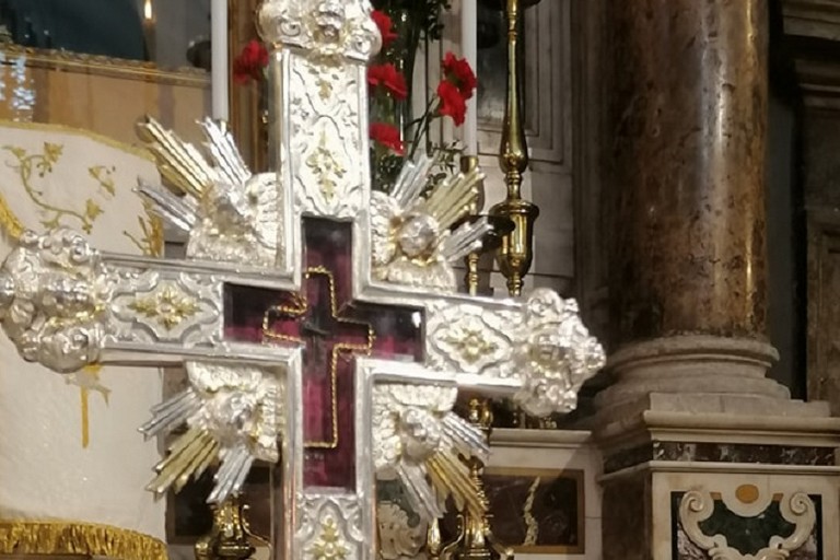 Il sumulacro che contiene il frammento della Croce di Cristo