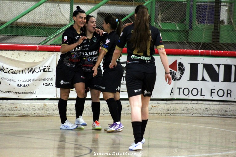 Il Bitonto C5 batte il Cagliari 6-2 e si prepara ai playoff scudetto