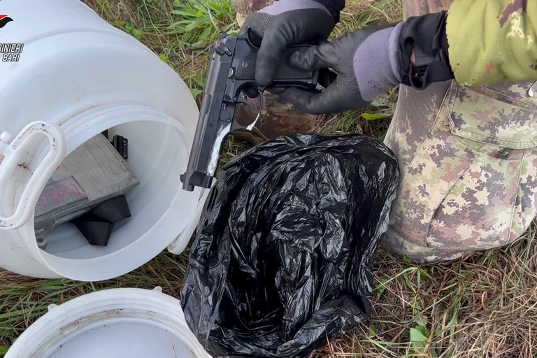 «Vieni a mangiare il panzerotto». Così i ladri pianificavano i colpi