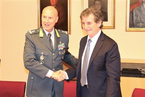 Il generale Vito Augelli e il rettore Eugenio Di Sciascio