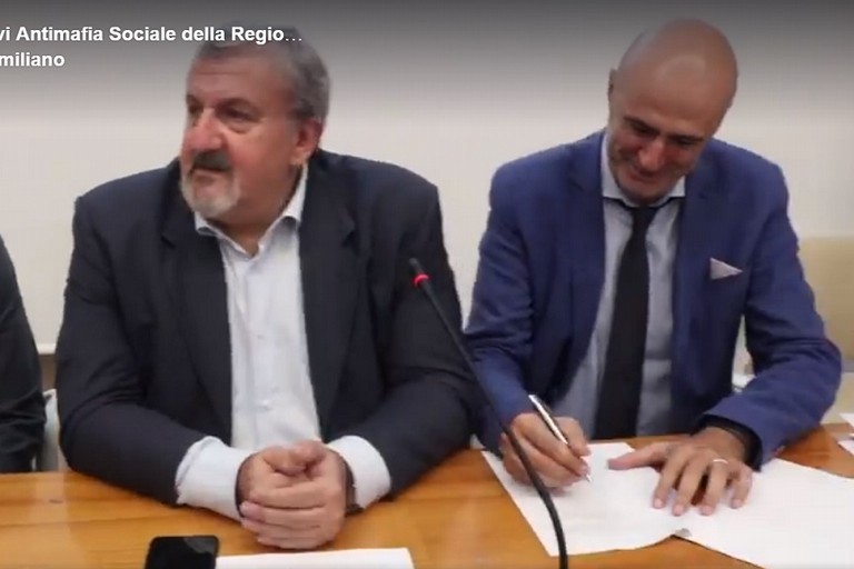 La firma del contratto tra Regione e Comune di Bitonto