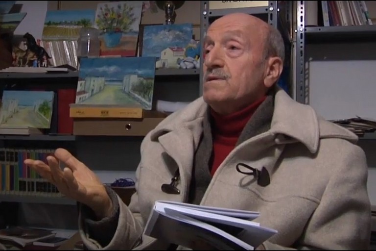 Mario Moretti durante unintervista del Cenacolo dei Poeti