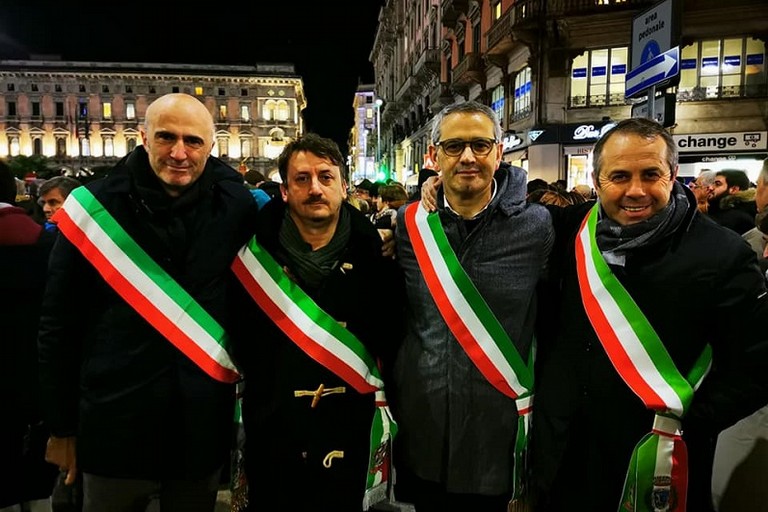 MIchele Abbaticchio in piazza a Milano per la Segre insieme ad altri sindaci