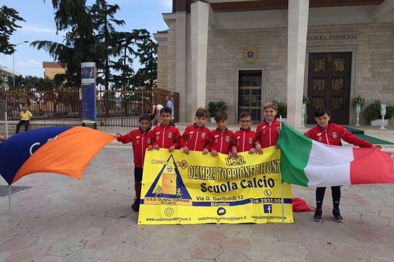 I ragazzi dell'Olimpia Torrione in partenza per Roma. <span>Foto pagina facebook USD Olimpia Torrione</span>