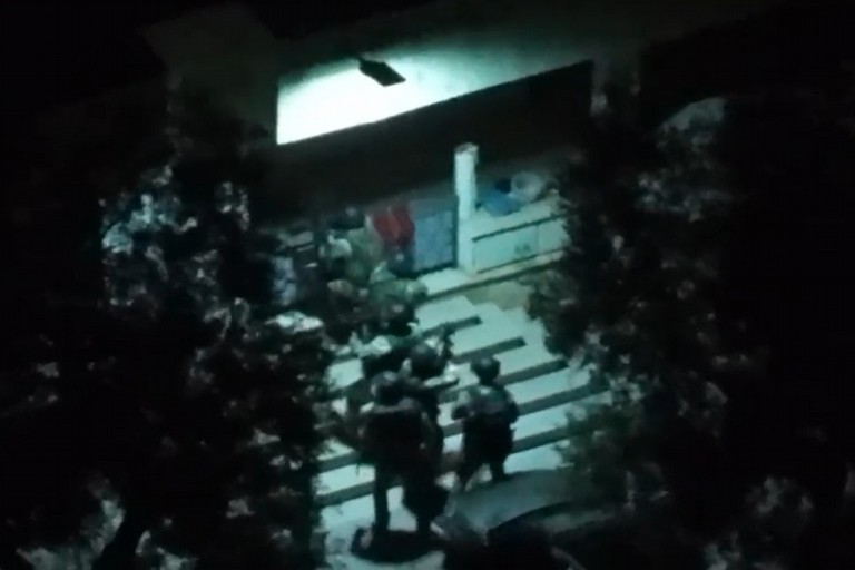 Due latitanti del clan Capriati arrestati in un casolare a Bisceglie