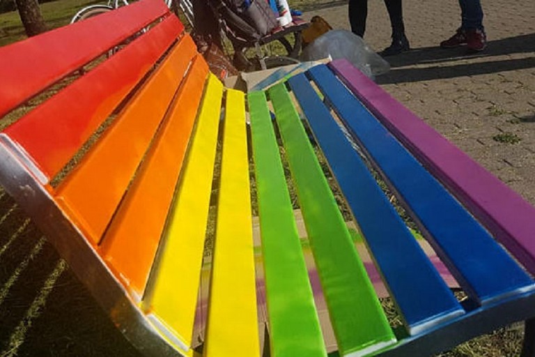 Panchina arcobaleno