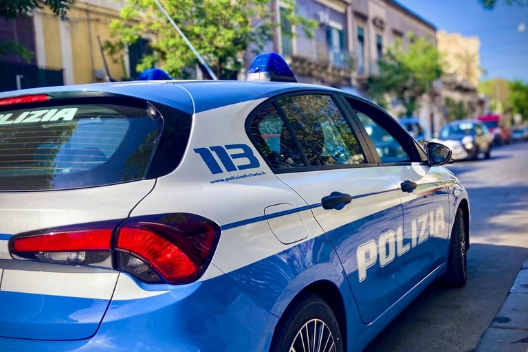 Scoperti dopo un furto in casa, sparano in aria per coprirsi la fuga