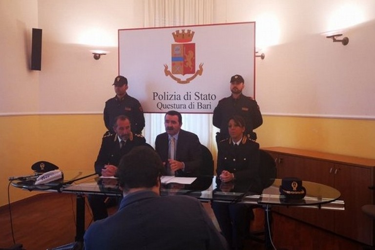 La conferenza stampa della Polizia di Stato