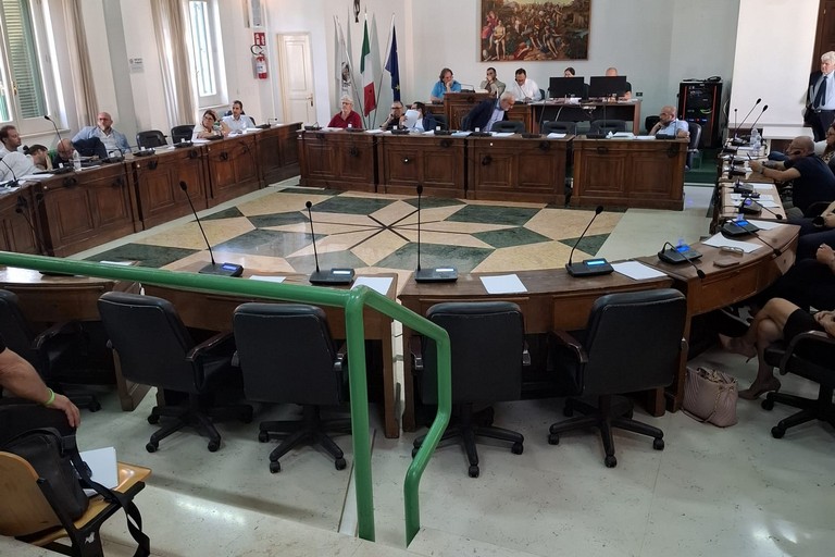 L'aula consiliare di Palazzo Gentile